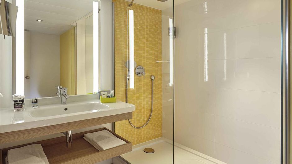 Mercure Bassin du Commerce Room