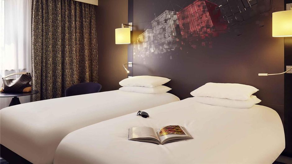 Mercure Bassin du Commerce Room