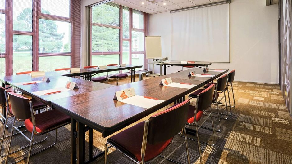 Ibis Charleville Mezieres Meeting