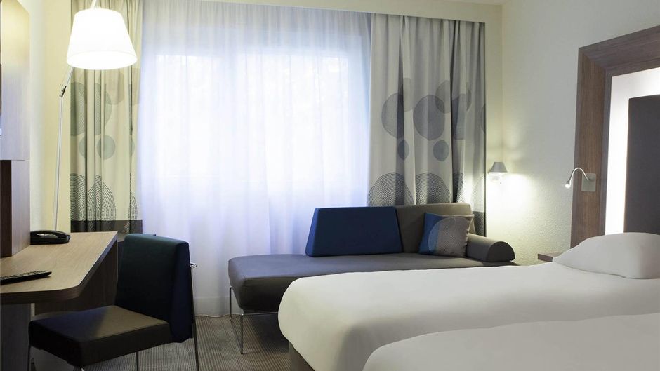 Novotel Fontainebleau Ury Room