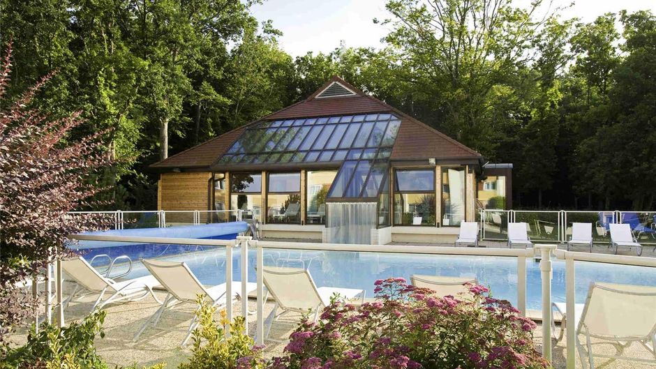 Novotel Fontainebleau Ury Pool