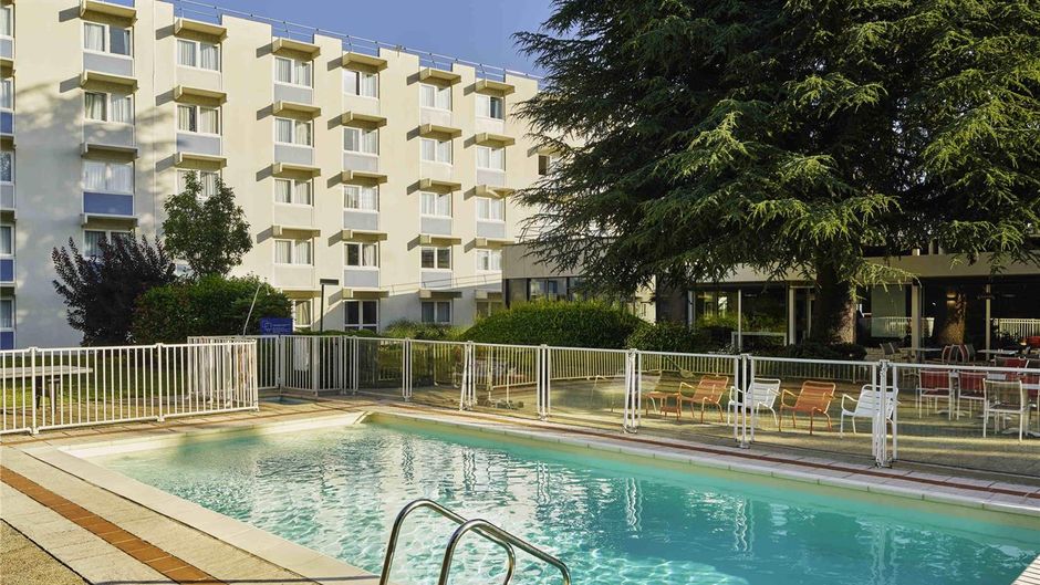 Novotel Massy Palaiseau Pool