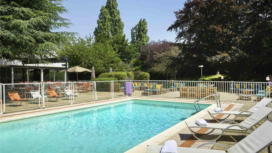 Novotel Massy Palaiseau Pool