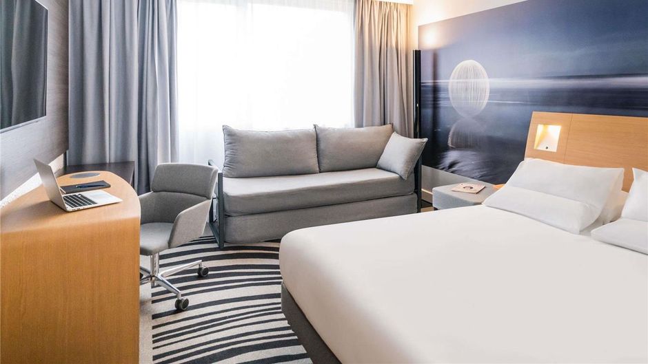 Novotel Saclay Room