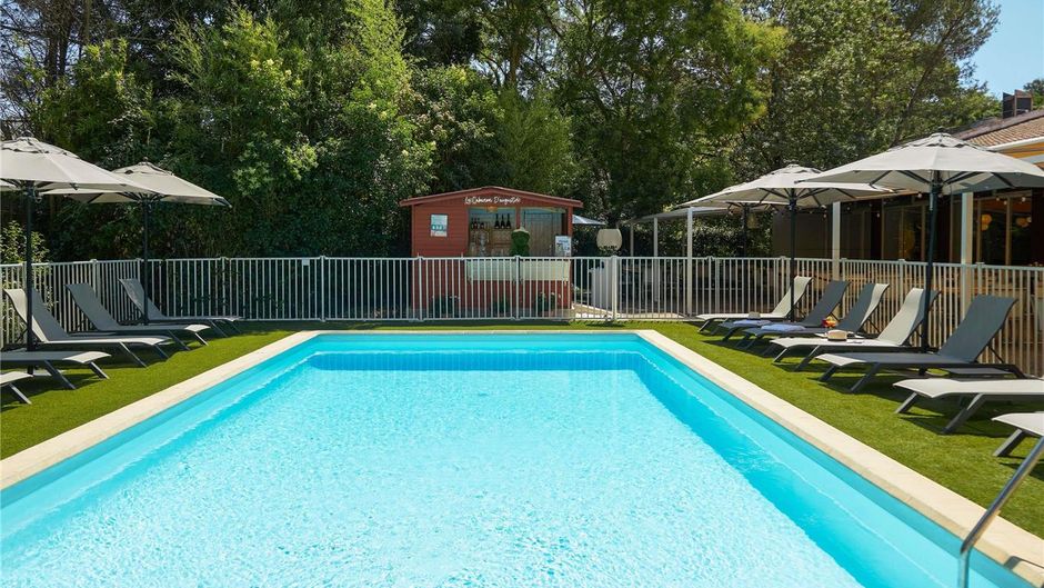 Mercure Aix En Prov Beaumanoir Pool