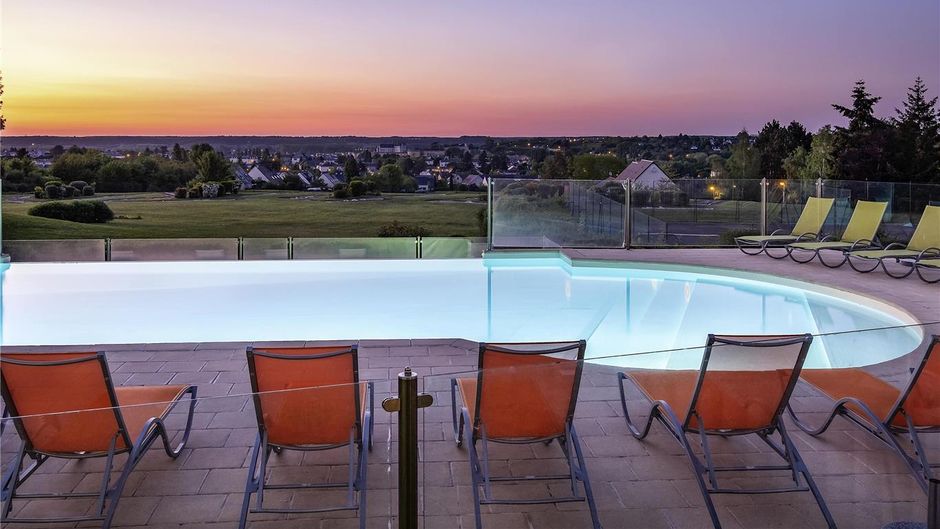 Novotel Amboise Pool