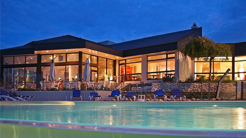 Novotel Amboise Exterior