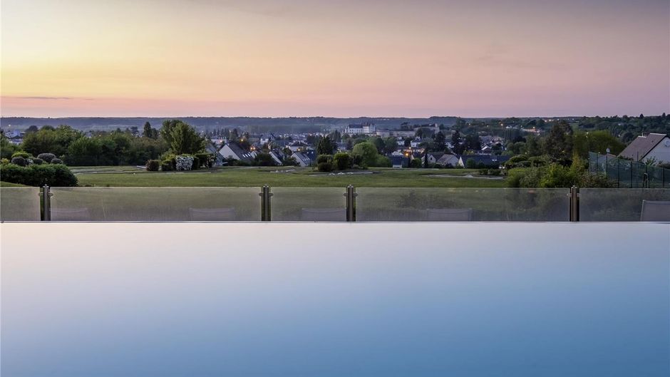 Novotel Amboise Pool