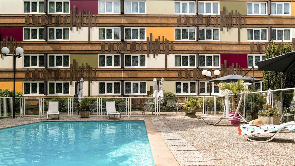 Ibis Styles Besancon Pool