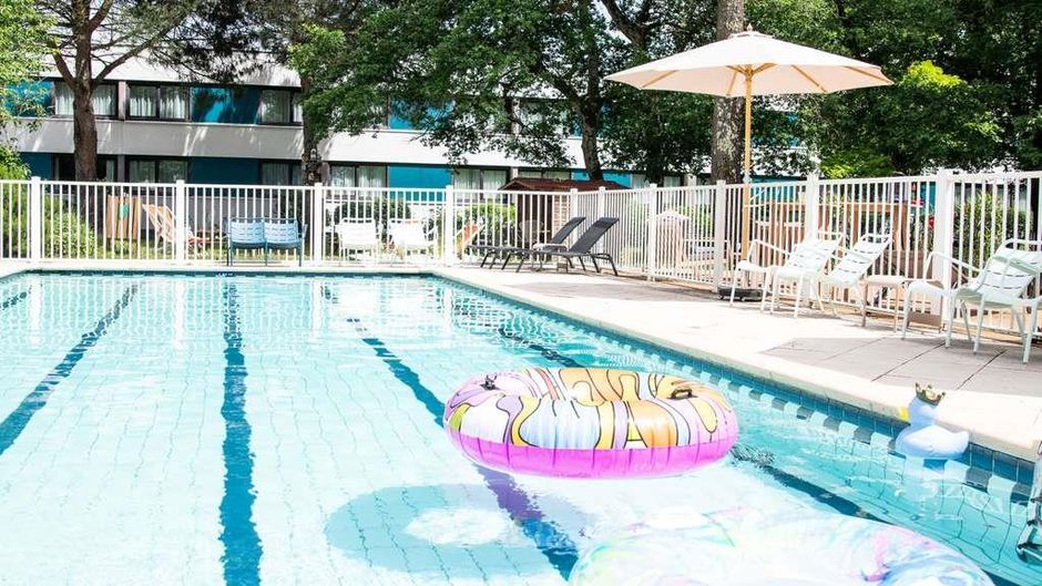 Novotel Bordeaux Aeroport Pool