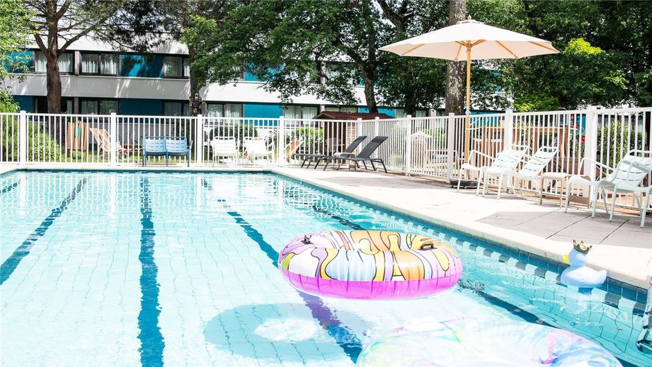Novotel Bordeaux Aeroport Pool
