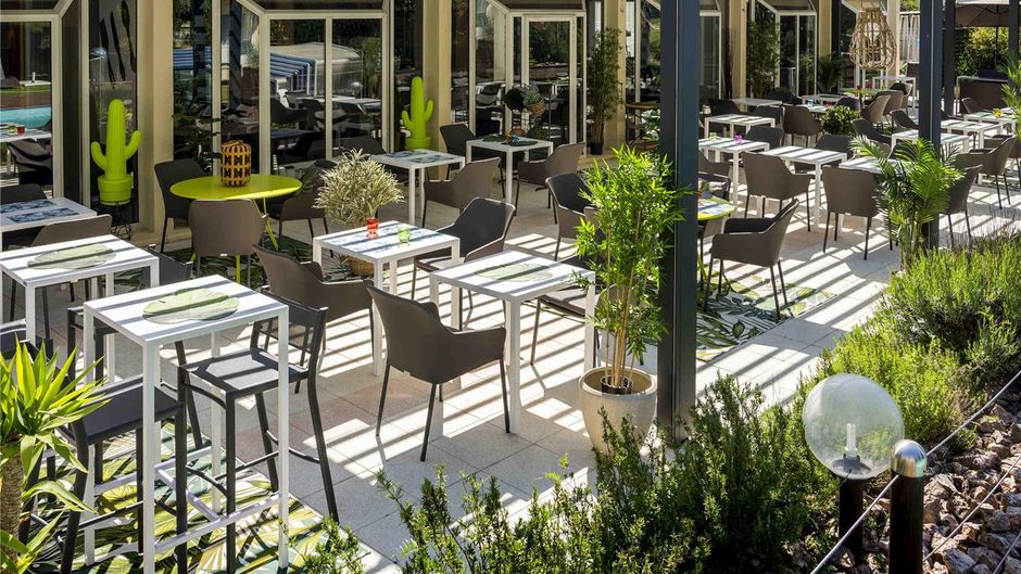 Novotel Chartres Pool