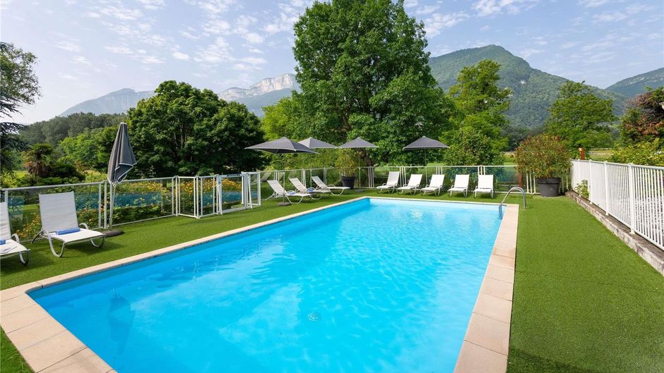 Novotel Grenoble Pool