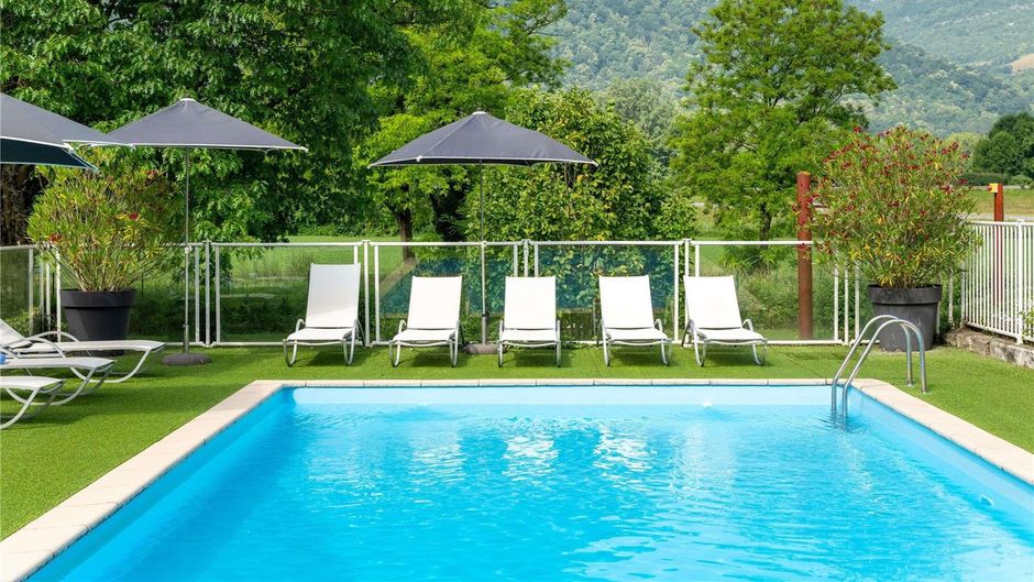 Novotel Grenoble Pool