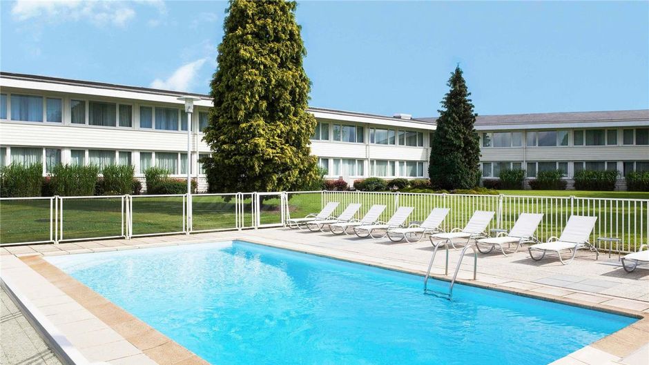 Novotel Lille Aeroport Pool