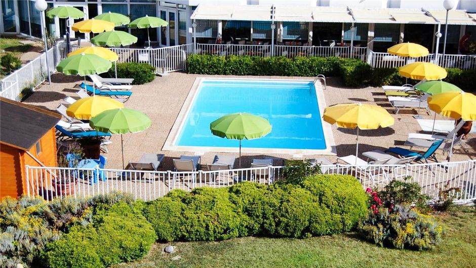 Ibis Styles Marseille Provence Airport Pool