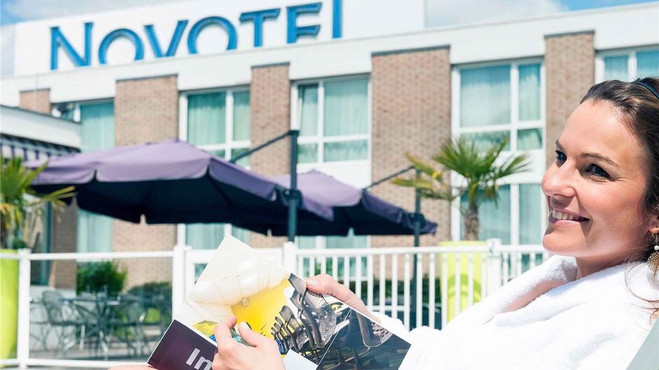Novotel Valenciennes Aerodrome Pool