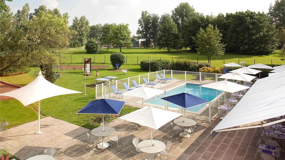 Novotel Valenciennes Aerodrome Pool