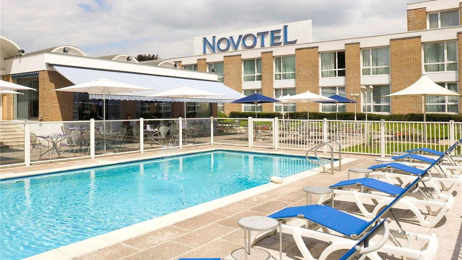 Novotel Valenciennes Aerodrome Pool