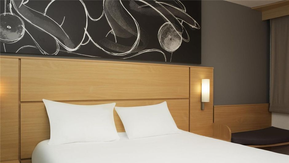 Ibis 3 Lacs Neuchatel Thielle Room