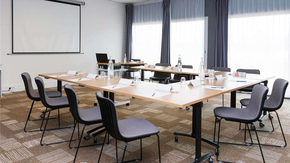 Ibis Laval Le Relais D'Armor Meeting