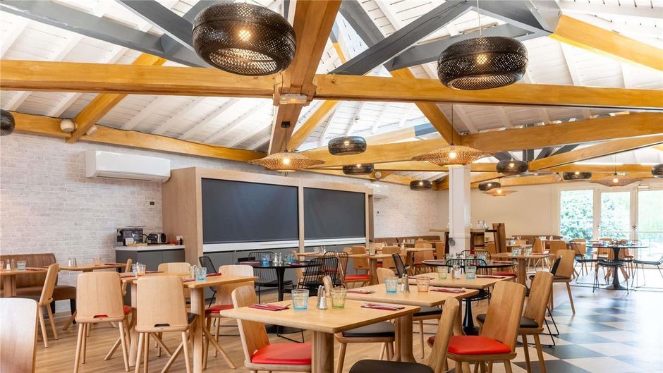 Ibis Lyon Est Bron Restaurant