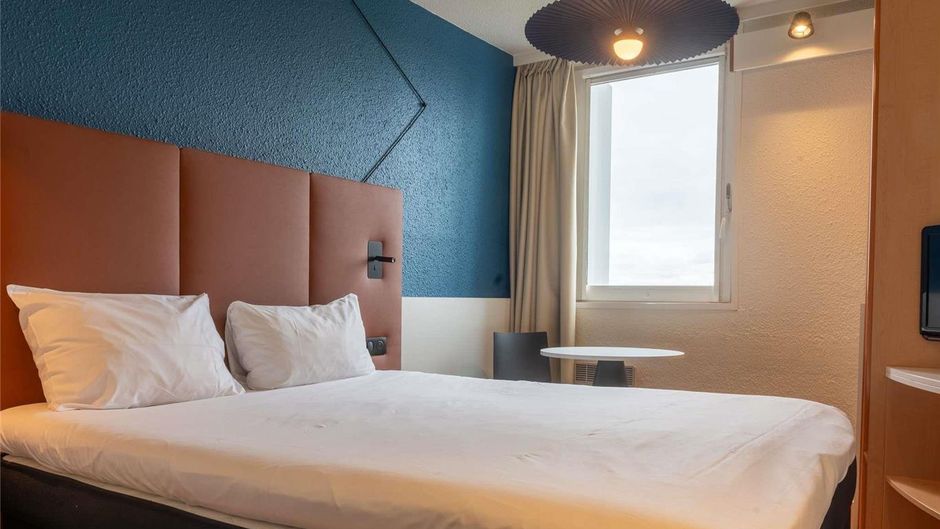 Ibis Lyon Est Bron Exterior