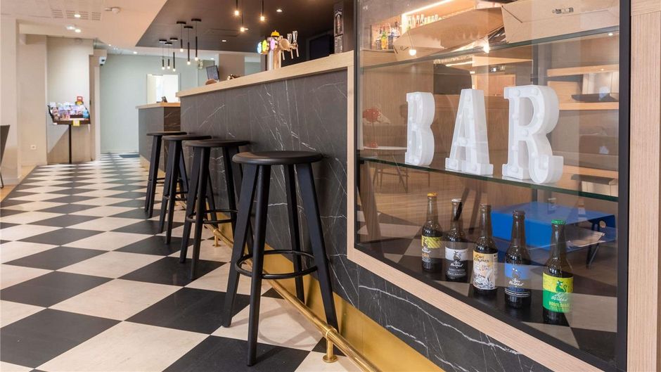 Ibis Lyon Est Bron Exterior
