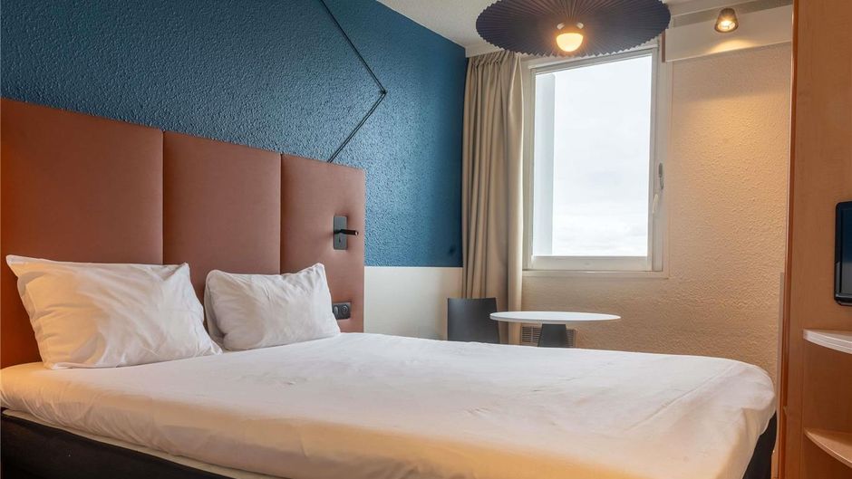 Ibis Lyon Est Bron Exterior