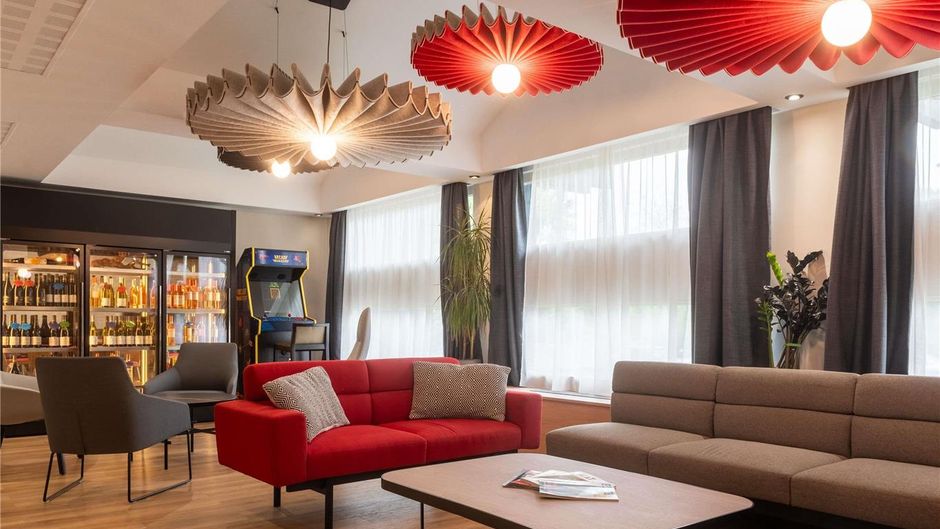 Ibis Lyon Est Bron Exterior