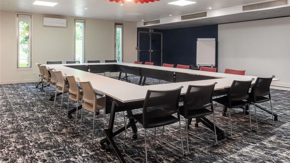 Ibis Lyon Est Bron Meeting
