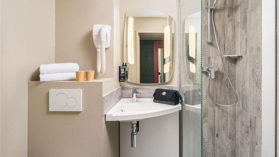 Ibis Hotel Villefranche sur Saone Room