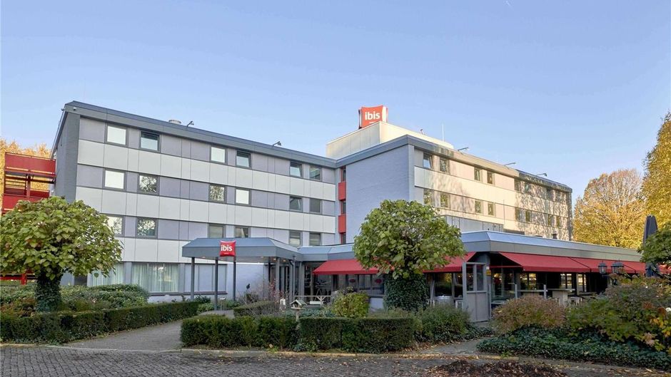 Ibis Hotel Tilburg Exterior