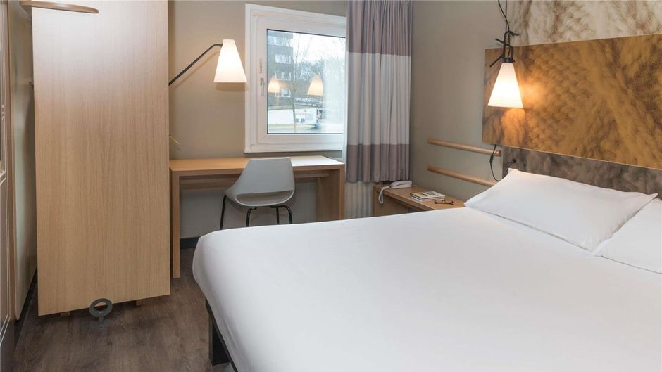 Ibis Hotel Tilburg Exterior