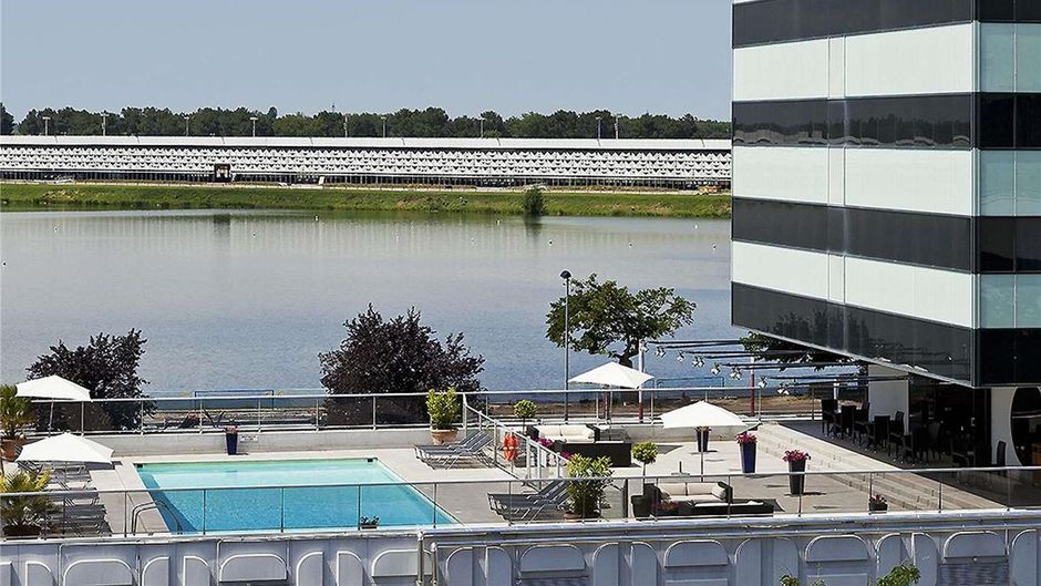 Pullman Bordeaux LAC Pool