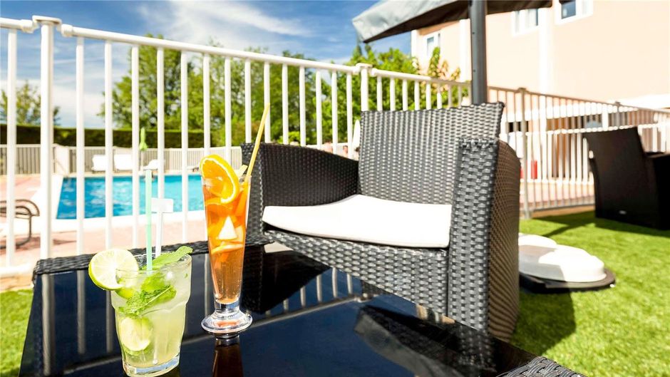 Ibis Beziers Est Mediterranee Pool