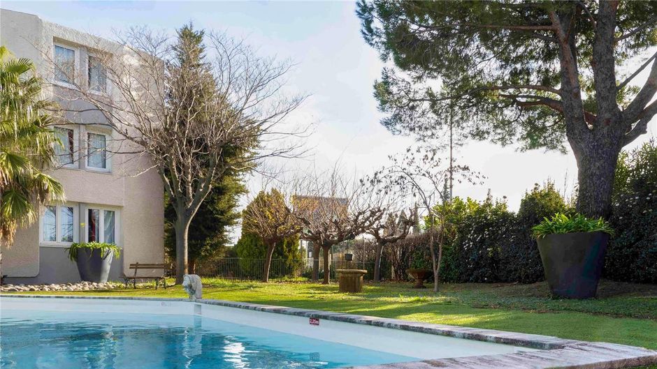 Ibis Arles Exterior
