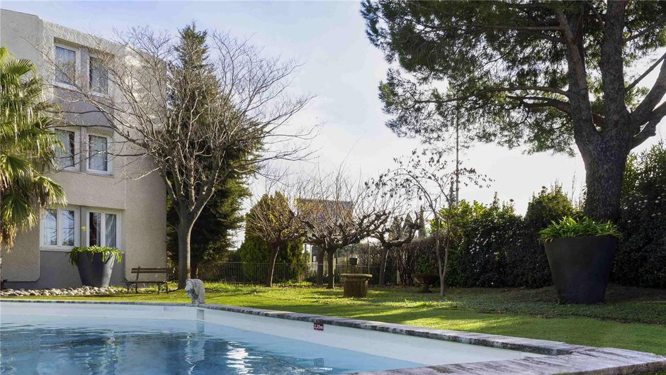 Ibis Arles Pool