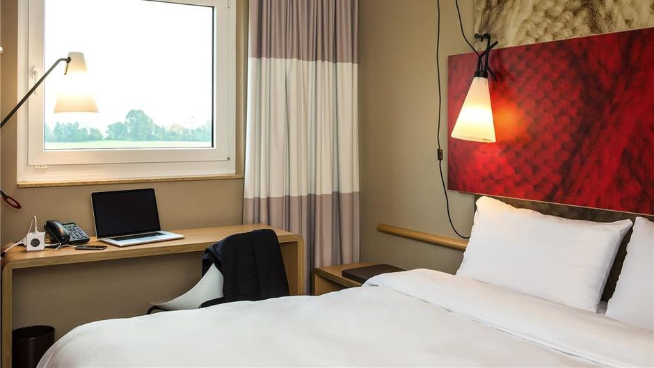 Ibis Hotel Cambrai Room