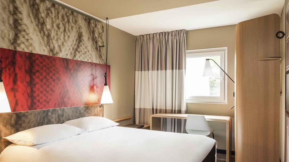 Ibis Hotel Cambrai Exterior