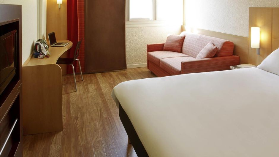 Ibis Hotel Roanne Room