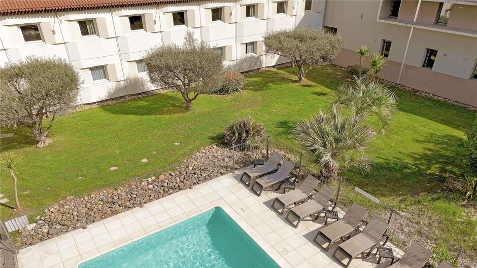 Hotel Ibis Aix en Provence Pool