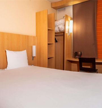 Ibis Hotel Paris Pont de Suresnes