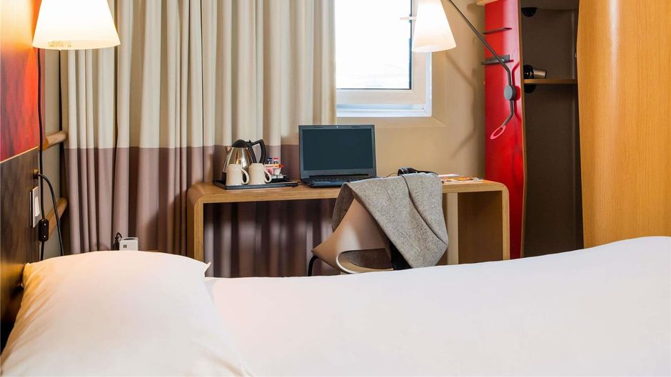 Ibis Hotel St Omer Room
