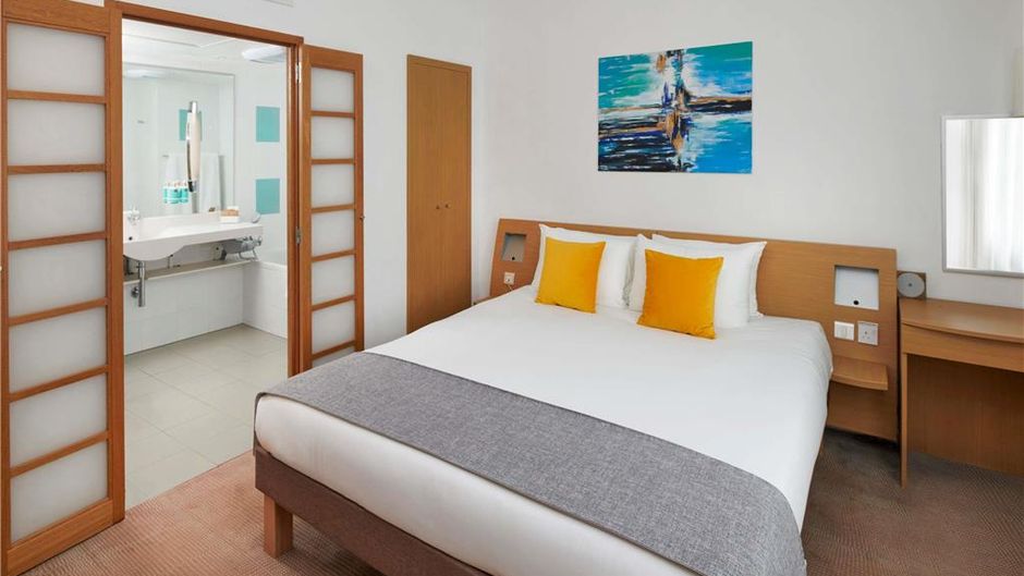 Novotel London West Room