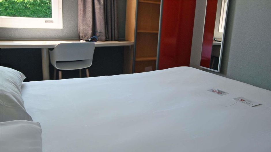 Ibis Hotel Saintes Room