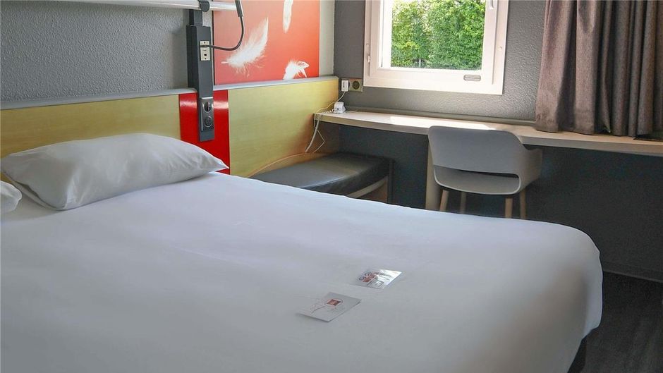 Ibis Hotel Saintes Room