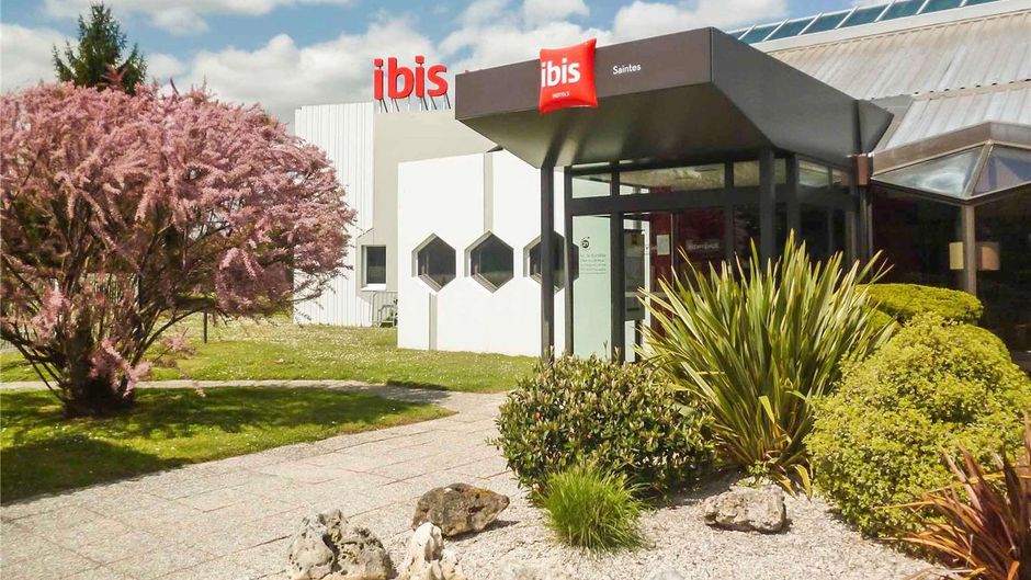 Ibis Hotel Saintes Exterior