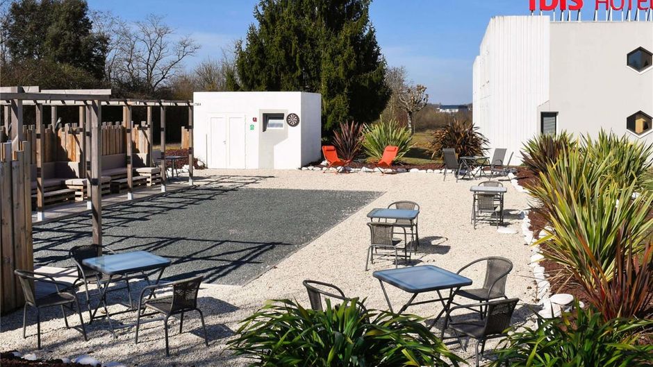 Ibis Hotel Saintes Other