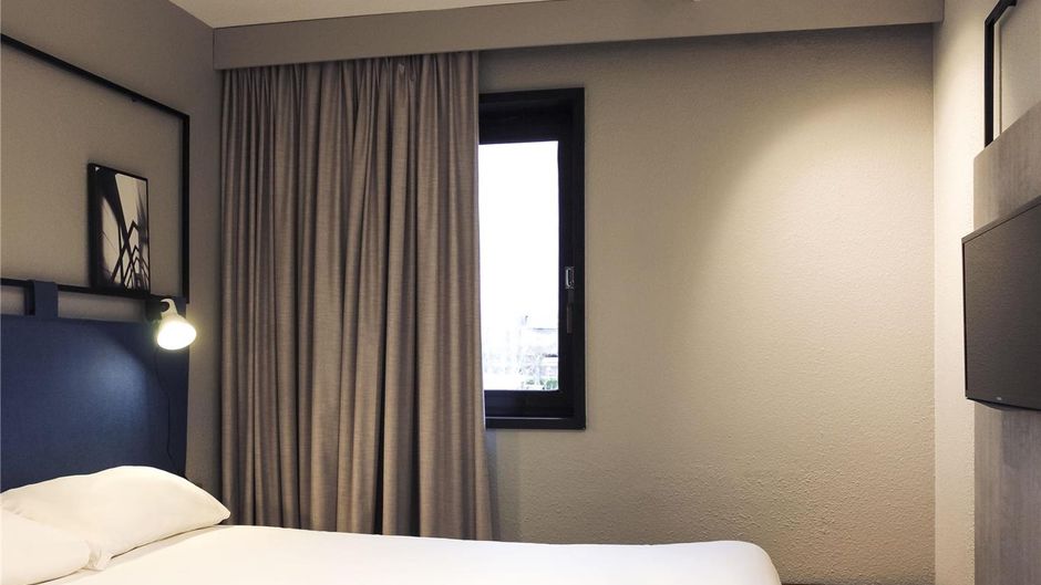 Ibis Paris Evry Room